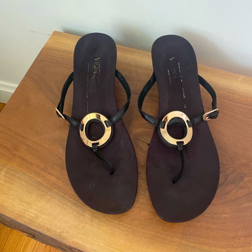 Vionic Orchid Black Gold Medallion Leather Thong Comfort Flat Sandals Womens 11
